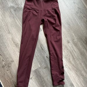 Never worn maroon yoga leggings
